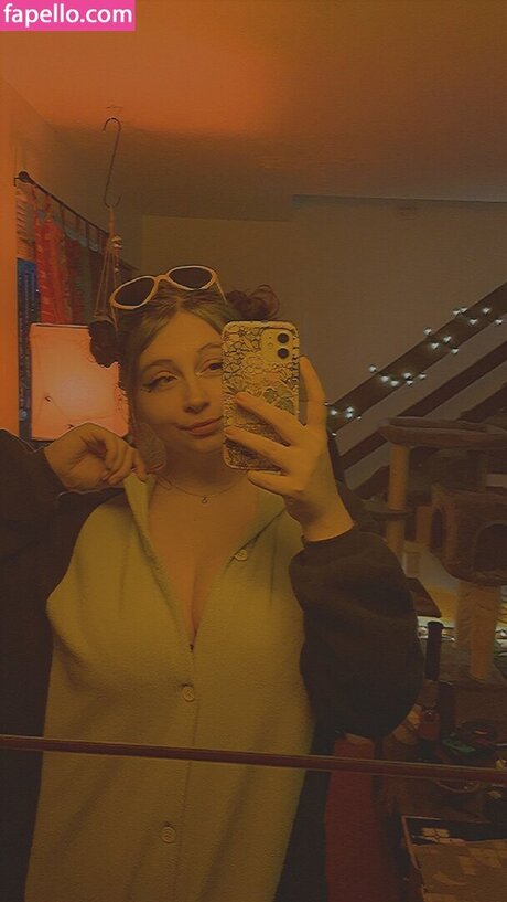 too0ldcat exclusive actress photo