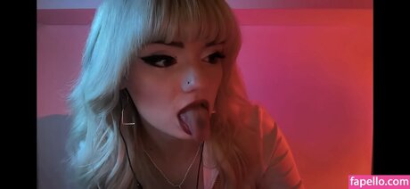 Emma s MySpace adult model pic