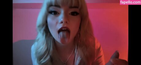 Emma s MySpace model pornographic pics