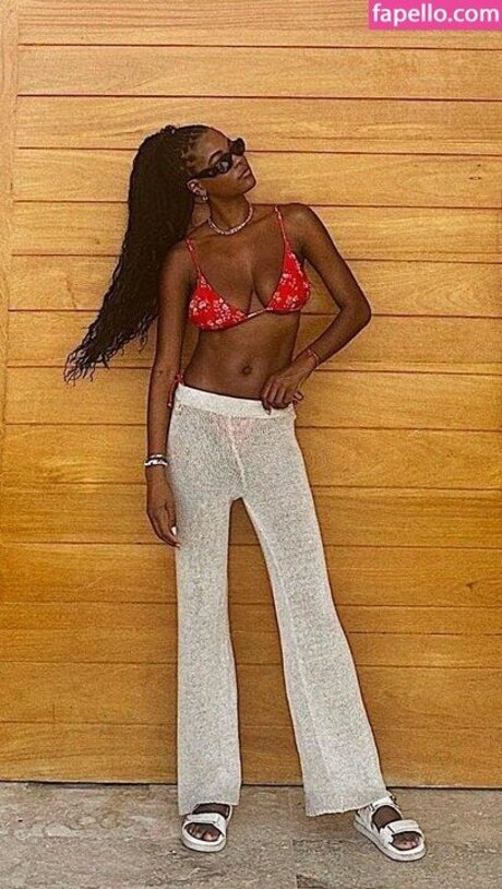 allieredmondd pornstar beautiful photos