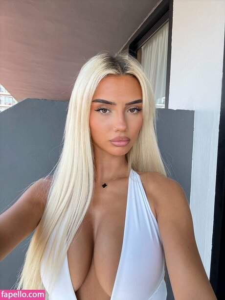 Abbie Hall pornstar nude pics