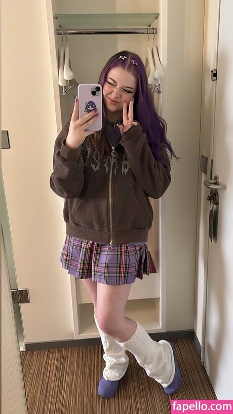 Roscumber erotic model photo