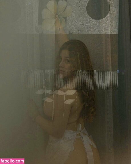 Rena Dyana sexy model pictures