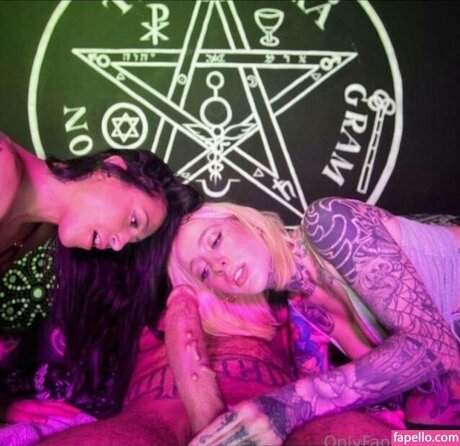 Kellymedanie nude model images