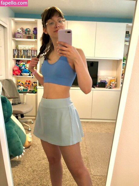 Tama Hero sexy model pic