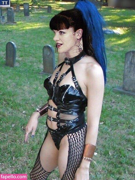 Pauley Perrette model hot img