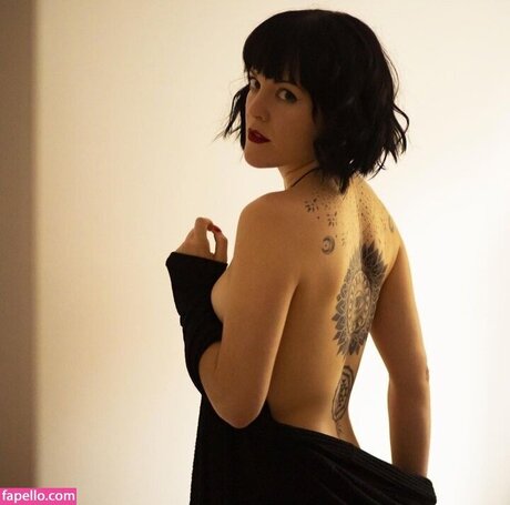 Mama Casquet pretty actress img