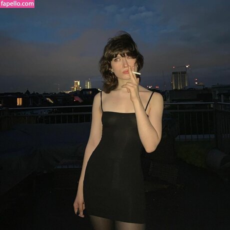 Squirtstain model sex picture