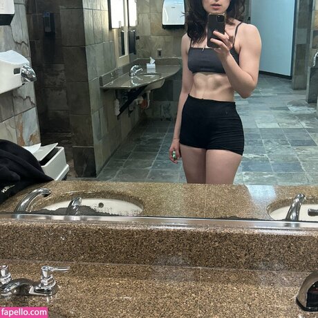 Squirtstain star porn pic