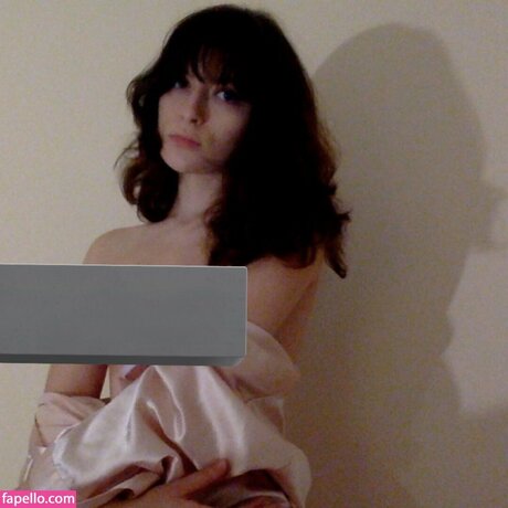 Squirtstain free actress pictures