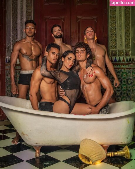 Manelyk Gonz lez model nude pic