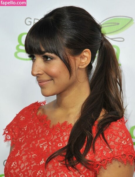 Hannah Simone pretty pornstar pic