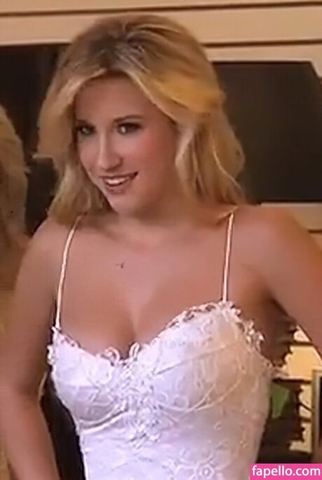 Savannah Chrisley sexy model image