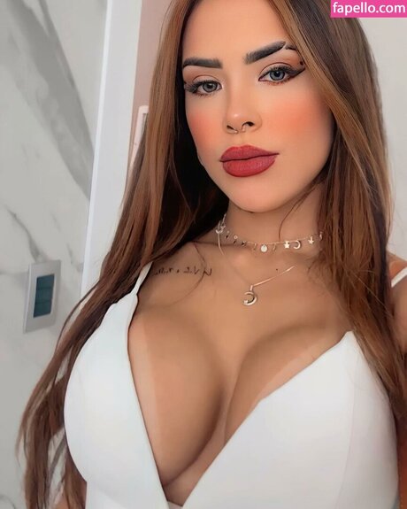 Kaah Muniz model naked photo