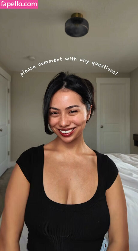 Amber Cosette model top pics