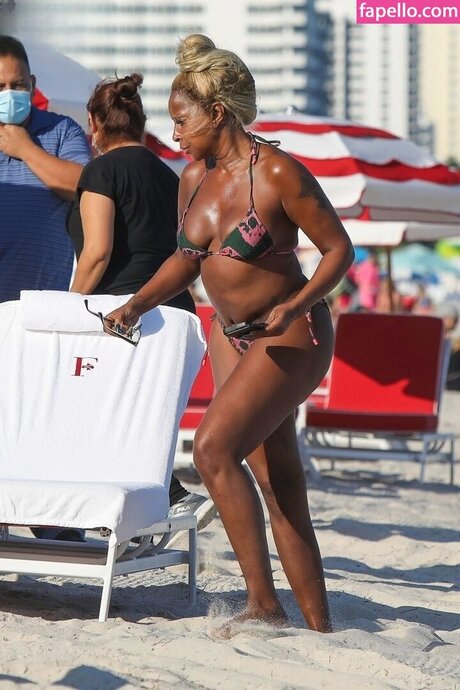 Mary J Blige naked model gallery