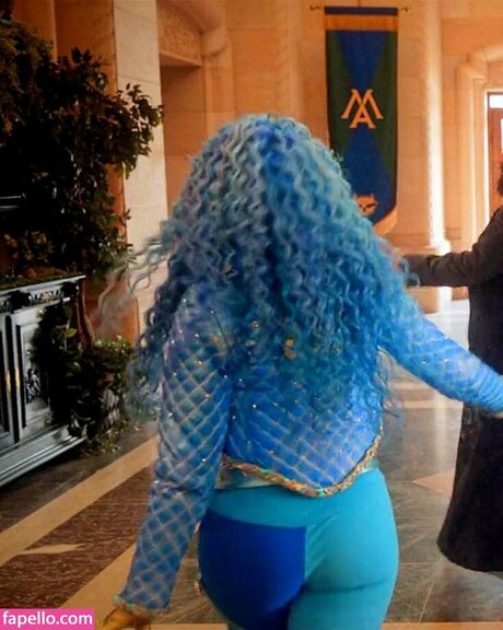 Malia Baker star perfect photos