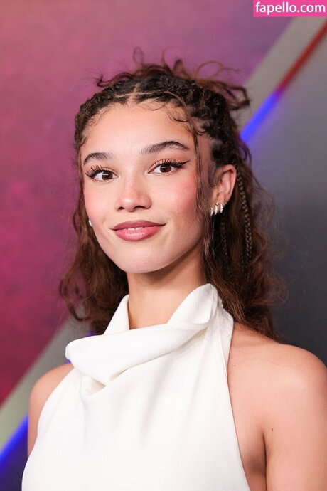 Malia Baker sexy model img