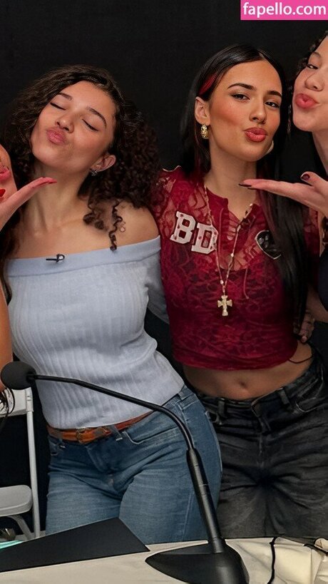 Malia Baker hd model pic