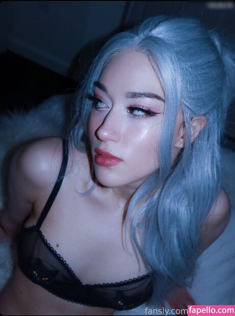 Queen Tofu art star archive