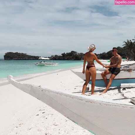 dabbleandtravel model pornographic picture