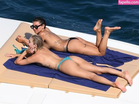 Ella Ding star hot pics