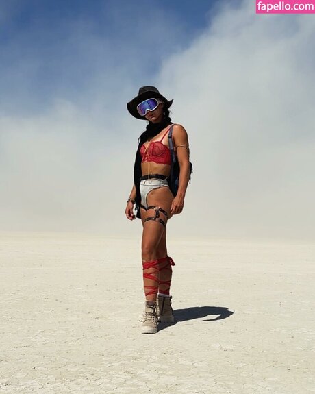 Corinne Nicewick star top pic