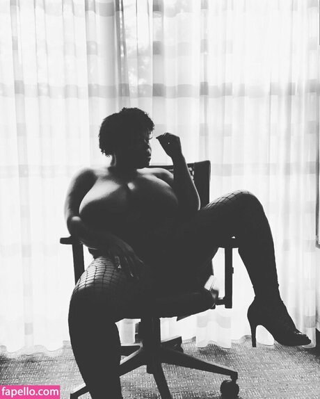 Brita Be Like naked star photo