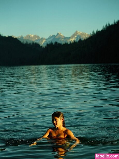 Momona Tamada model picture