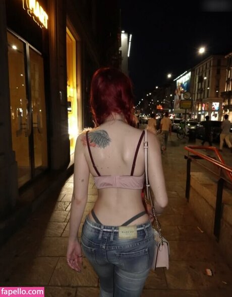 Lucy L3in naked star pics