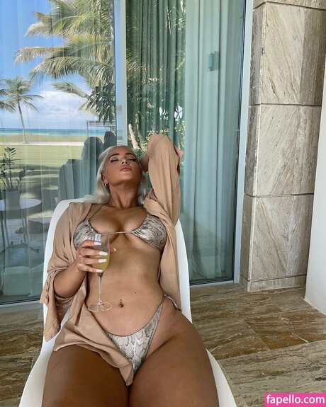 Olivia Pierson sexy model pics