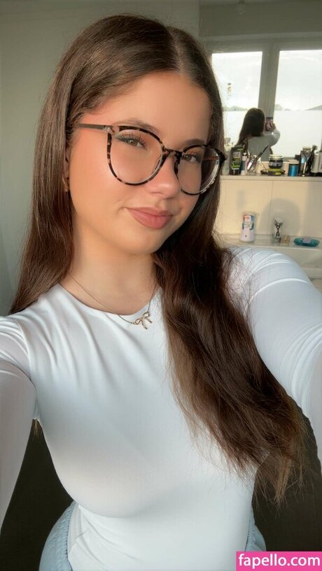 Lilousecret pornstar erotic photo