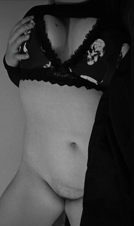 Ava Tricia top star image