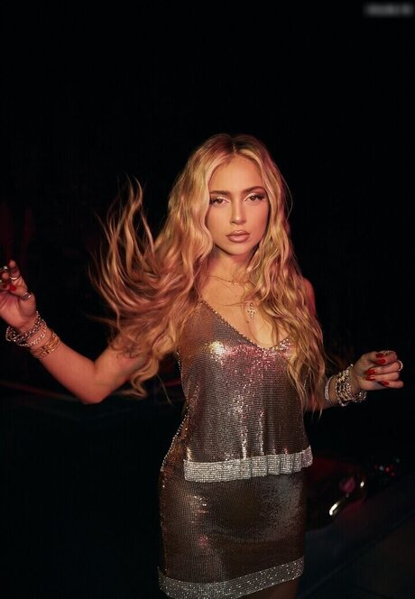 Ana Mena perfect star images