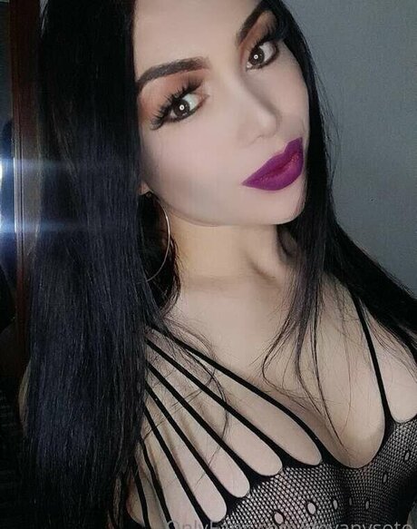 Devany Soto high quality model img