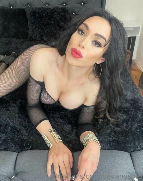 Devany Soto star hd pics