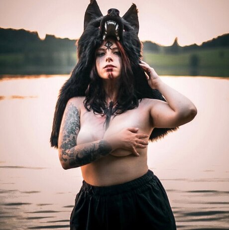 Anni Quinn_ star art pics