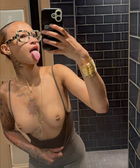 Peaches km pornstar nudes photo