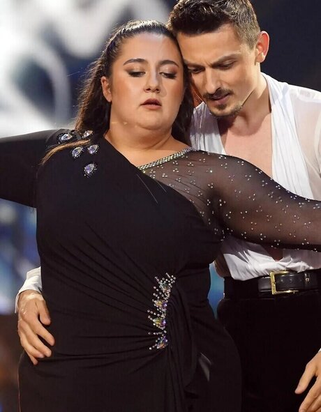 SelfieSandra pretty model gallery