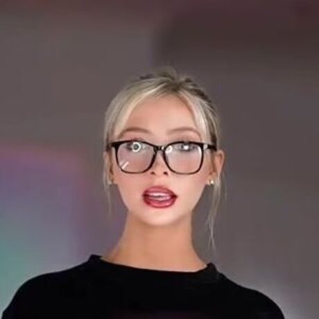 Emma Xlouise pornstar beautiful pic