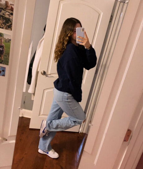 Hanna Loewke pretty actress photos