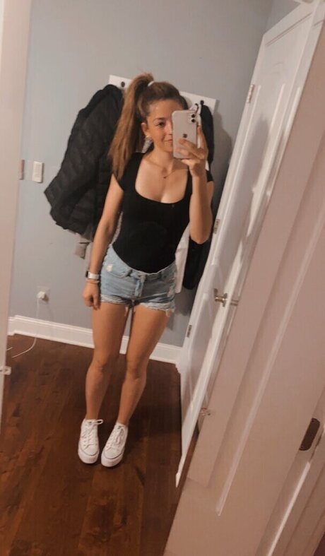 Hanna Loewke pretty actress gallery