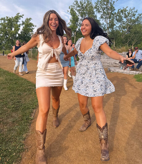 Hanna Loewke art model pic