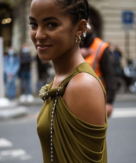 Lou Llobell star sexy picture