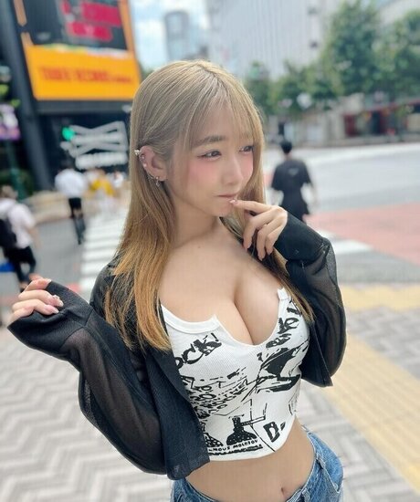 Amau Kisumi_ sexy pornstar photo