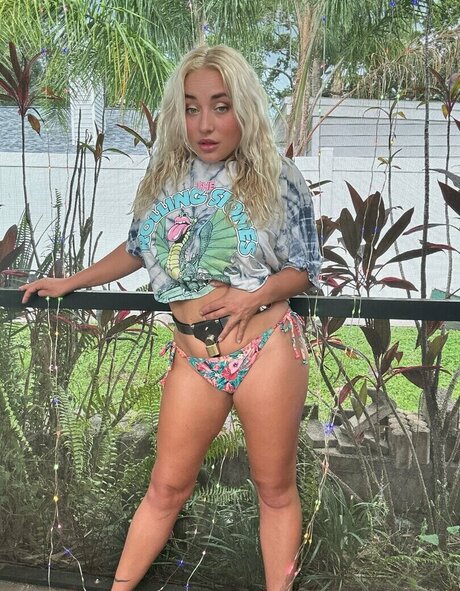 Zoey Ziptie xxx actress gallery