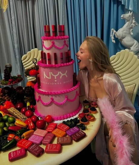 Yaren Alaca hot star galleries