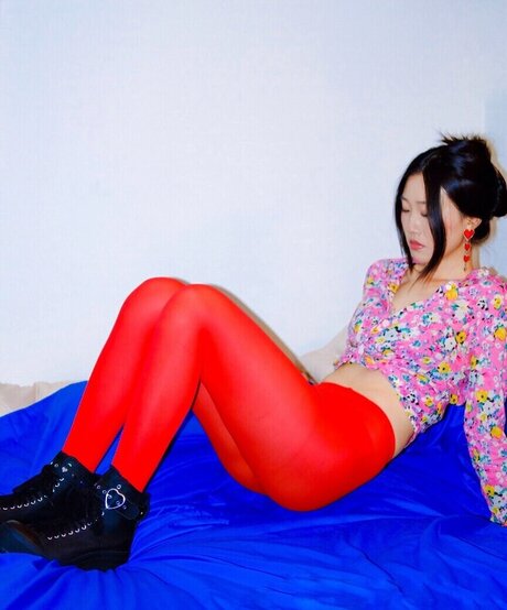 Lo3tus pornographic model img