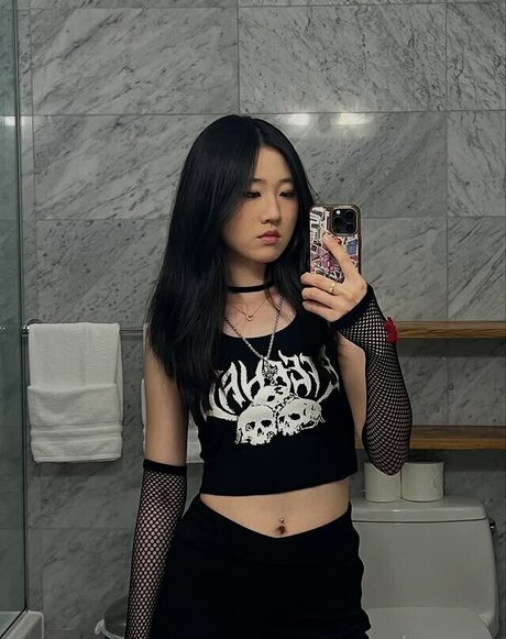 Lo3tus model free pic