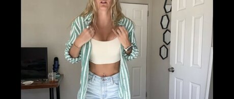 Beez ASMR model xxx picture